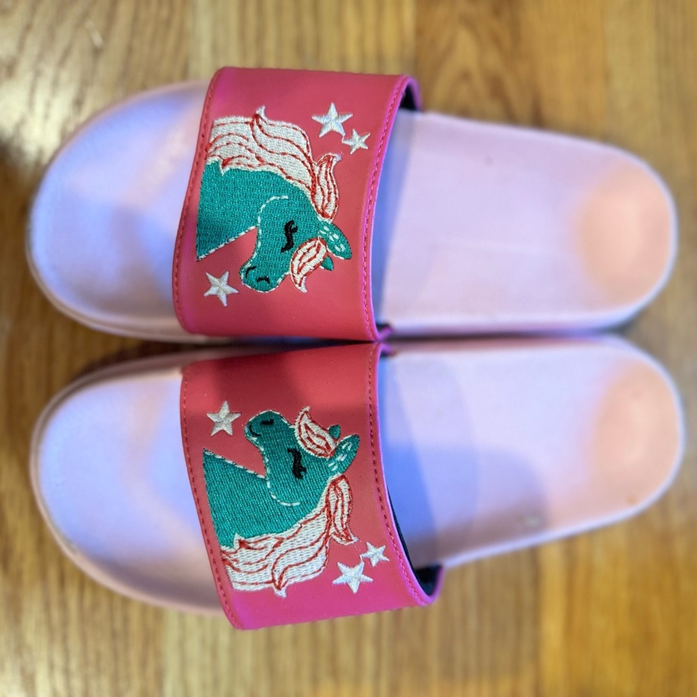 Hatley Girl’s Unicorn Pink slides size 2
